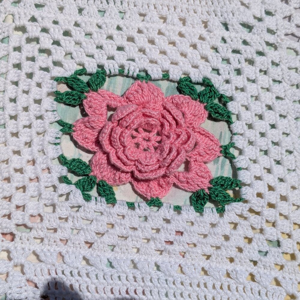 Vintage Hand Crocheted Cotton Bedspread-1954 Rose Bower Pattern-White Pink Green - Picture 2 of 15